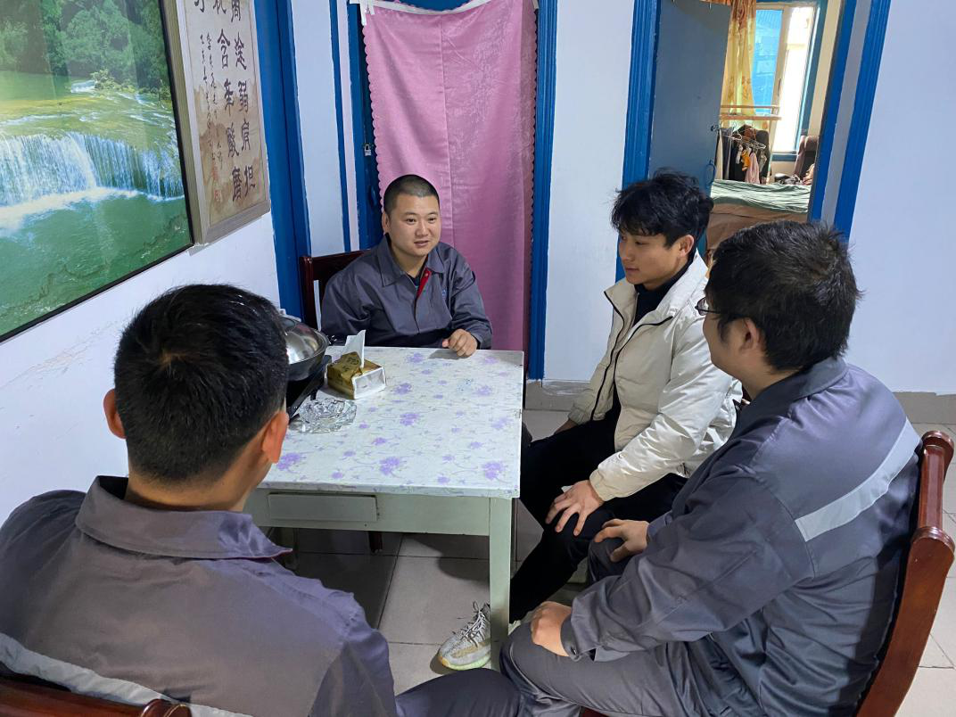 修理洪湖路班組慰問(wèn)活動(dòng)2.png 修理洪湖路班組慰問(wèn)活動(dòng)2.png